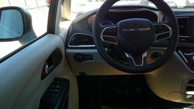 2022 CHRYSLER Voyager - Image 17