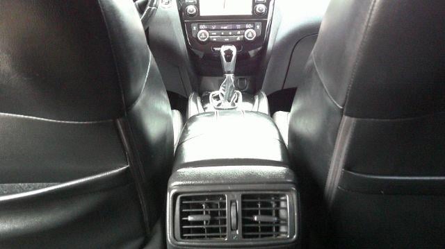 2019 NISSAN Rogue - Image 16