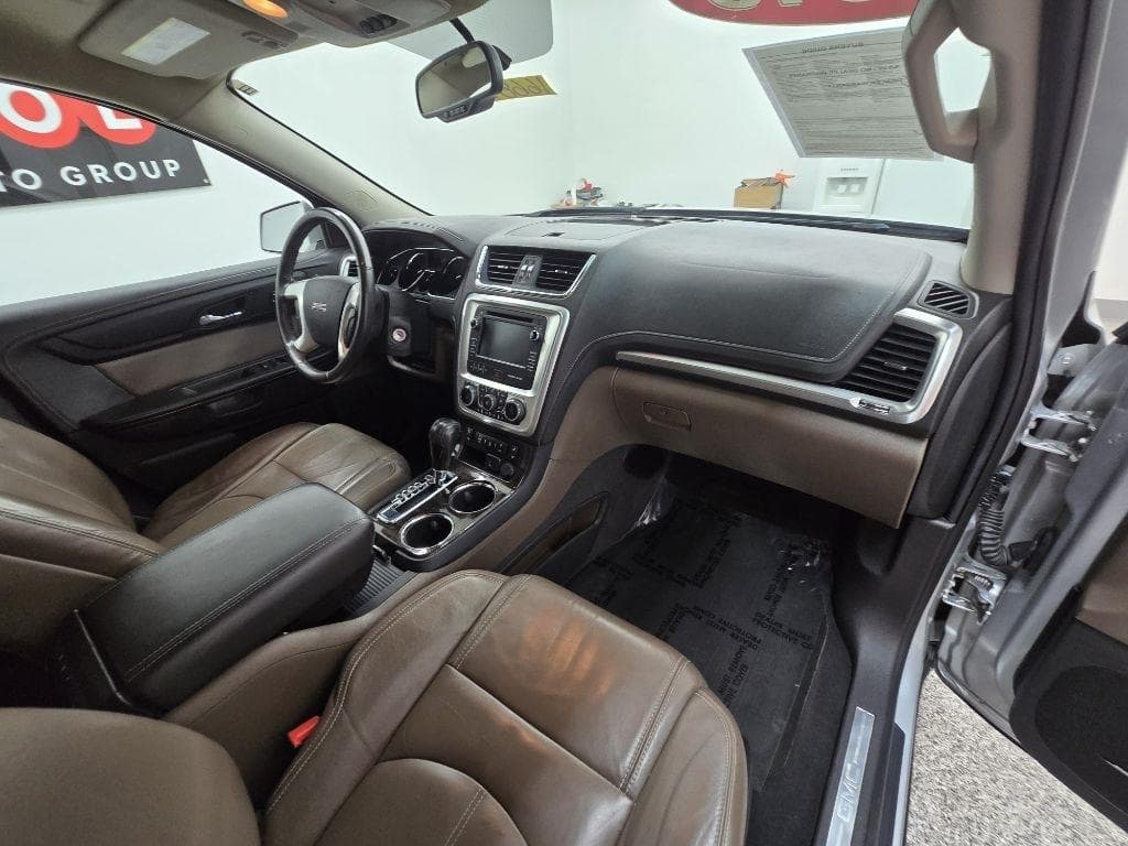 2015 GMC Acadia - Image 18