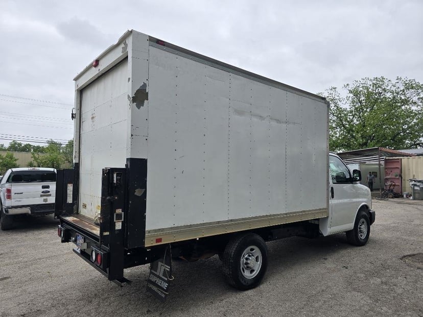 2016 CHEVROLET Express - Image 7