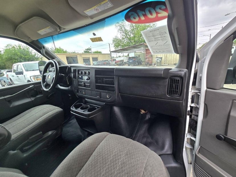 2016 CHEVROLET Express - Image 13