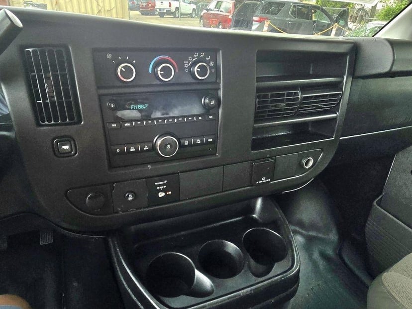 2016 CHEVROLET Express - Image 14