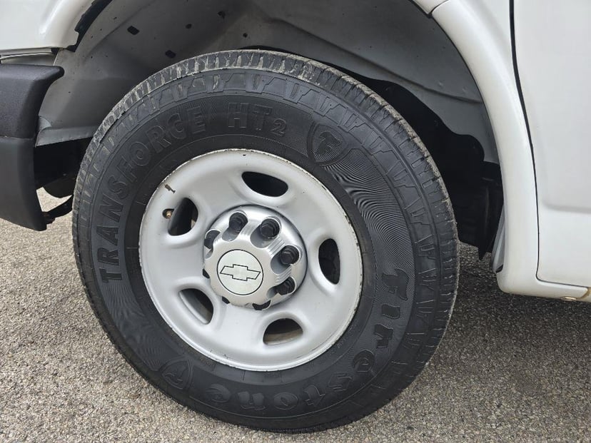 2016 CHEVROLET Express - Image 19