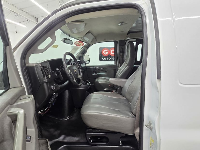 2019 Chevrolet Express - Image 8