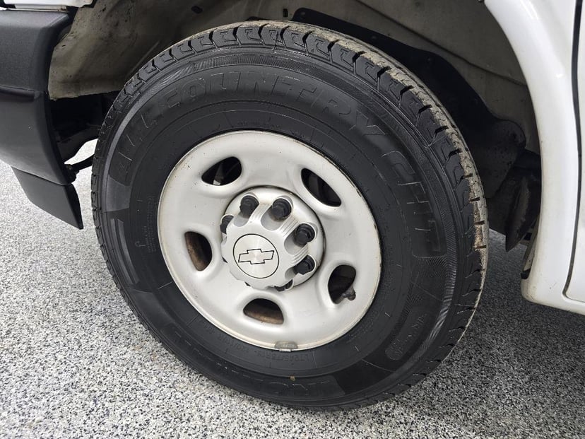2019 Chevrolet Express - Image 23