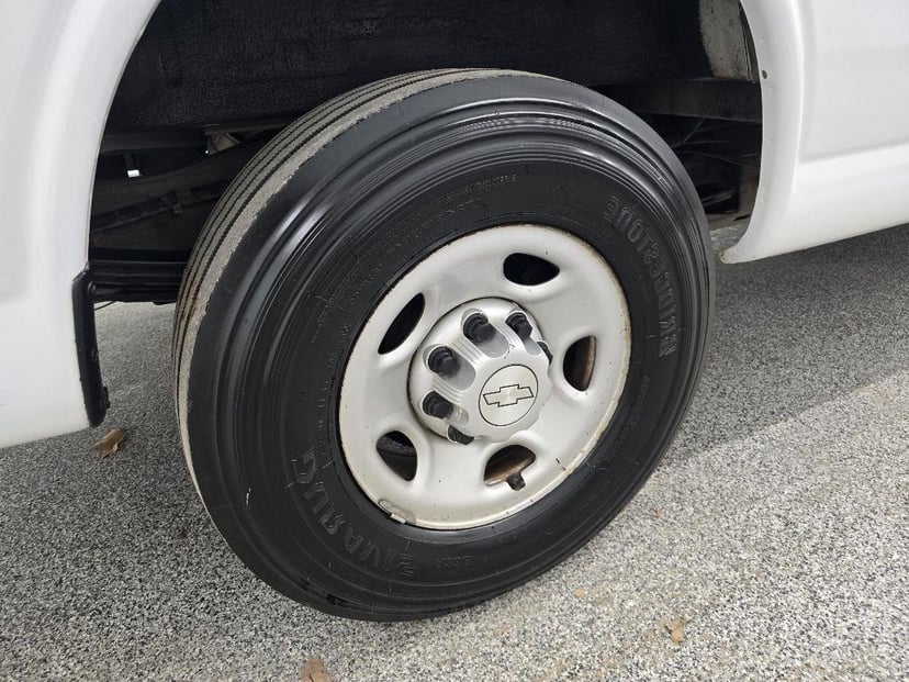 2019 Chevrolet Express - Image 25