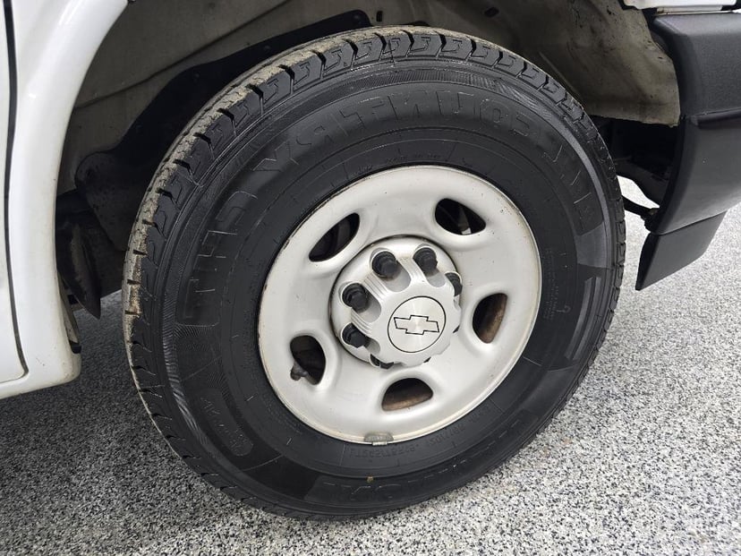 2019 Chevrolet Express - Image 26