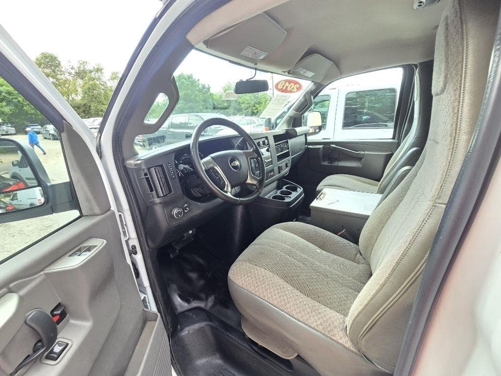2019 CHEVROLET Express - Image 6