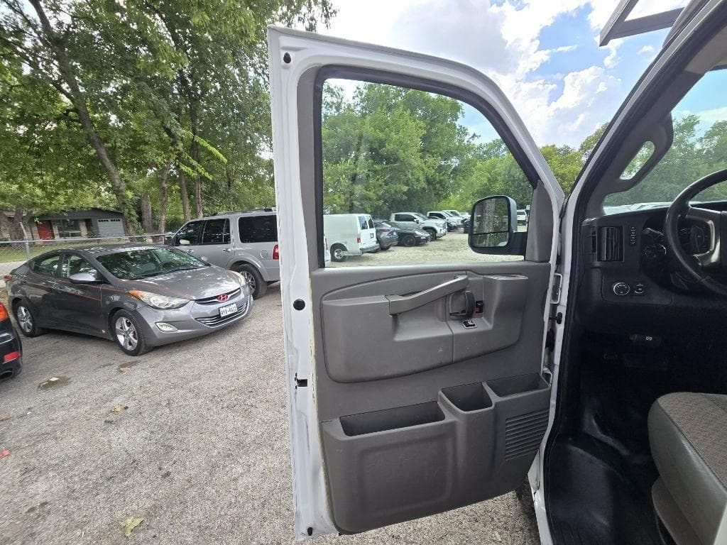 2019 CHEVROLET Express - Image 8