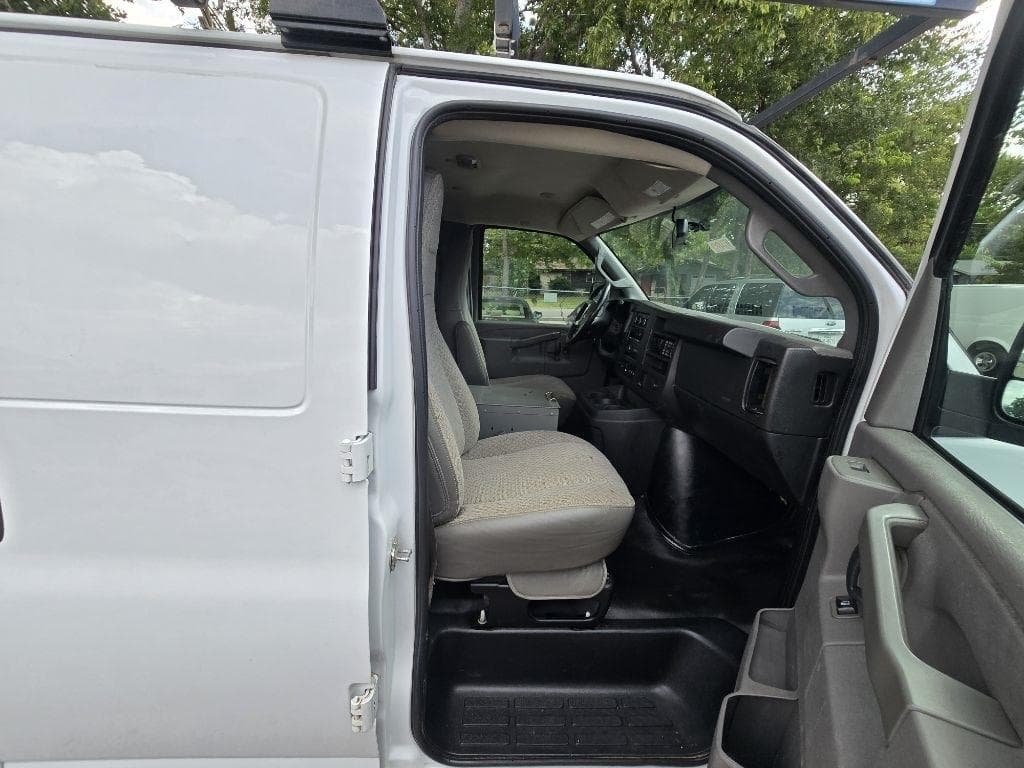 2019 CHEVROLET Express - Image 15