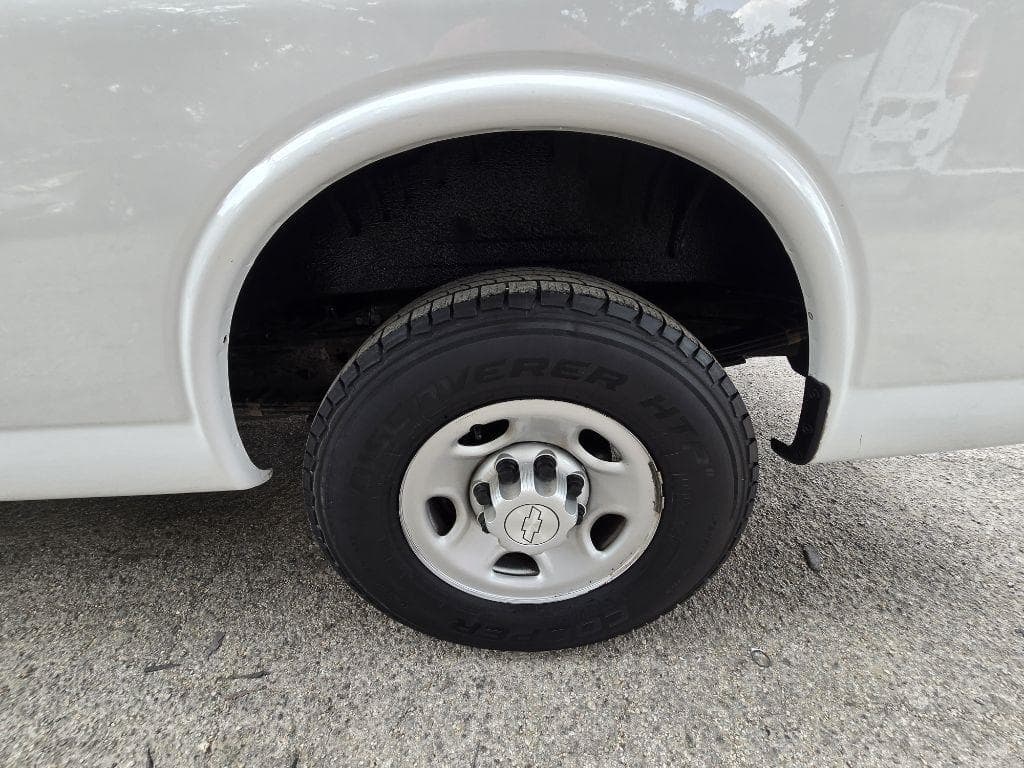 2019 CHEVROLET Express - Image 17