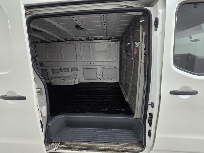 2019 Nissan NV - Image 9