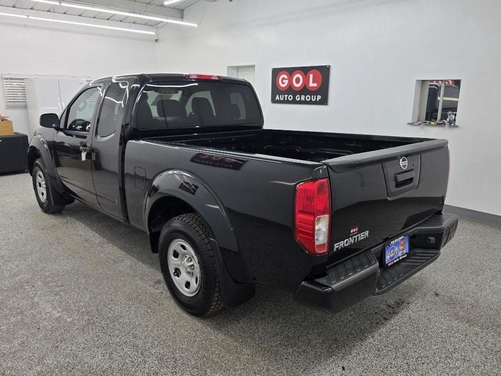 2017 NISSAN Frontier - Image 2