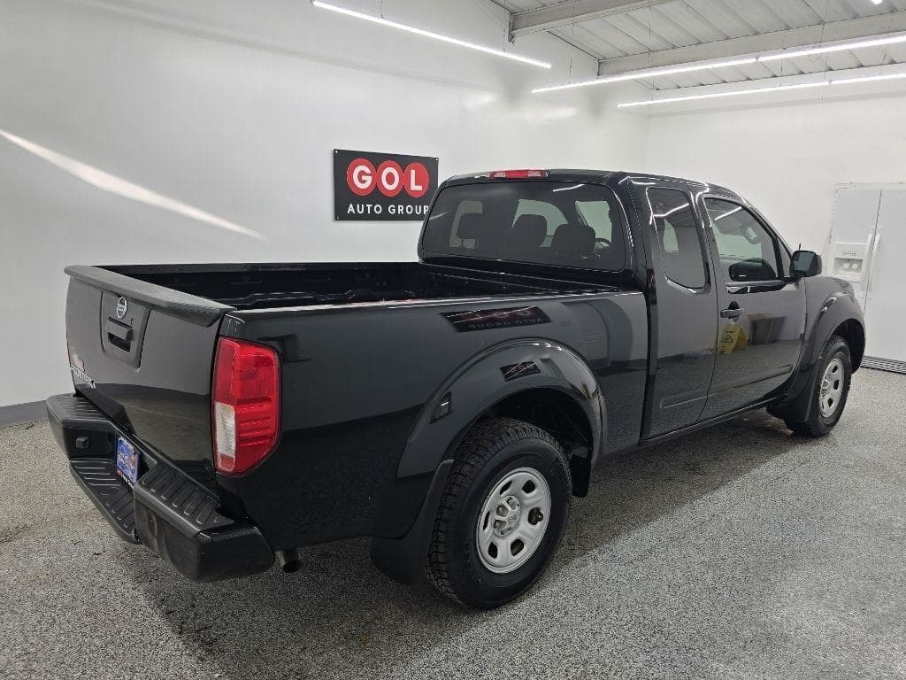 2017 NISSAN Frontier - Image 5