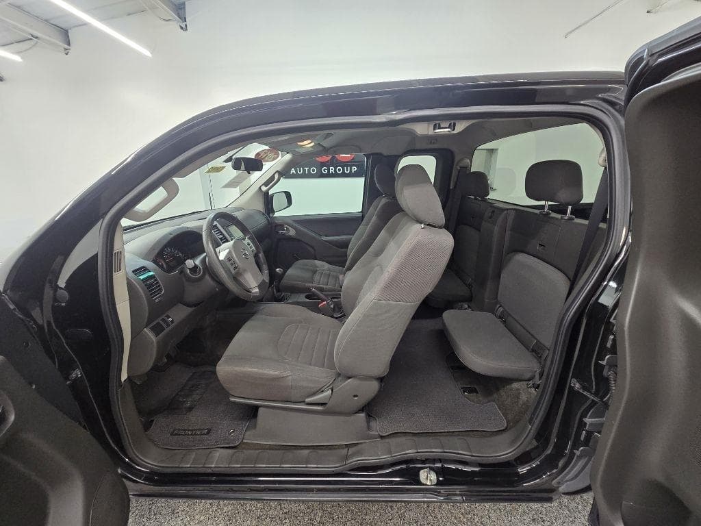 2017 NISSAN Frontier - Image 12