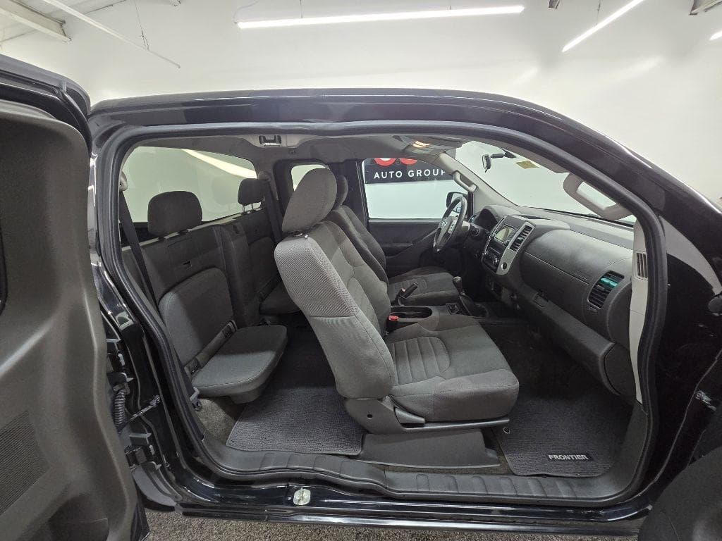 2017 NISSAN Frontier - Image 16