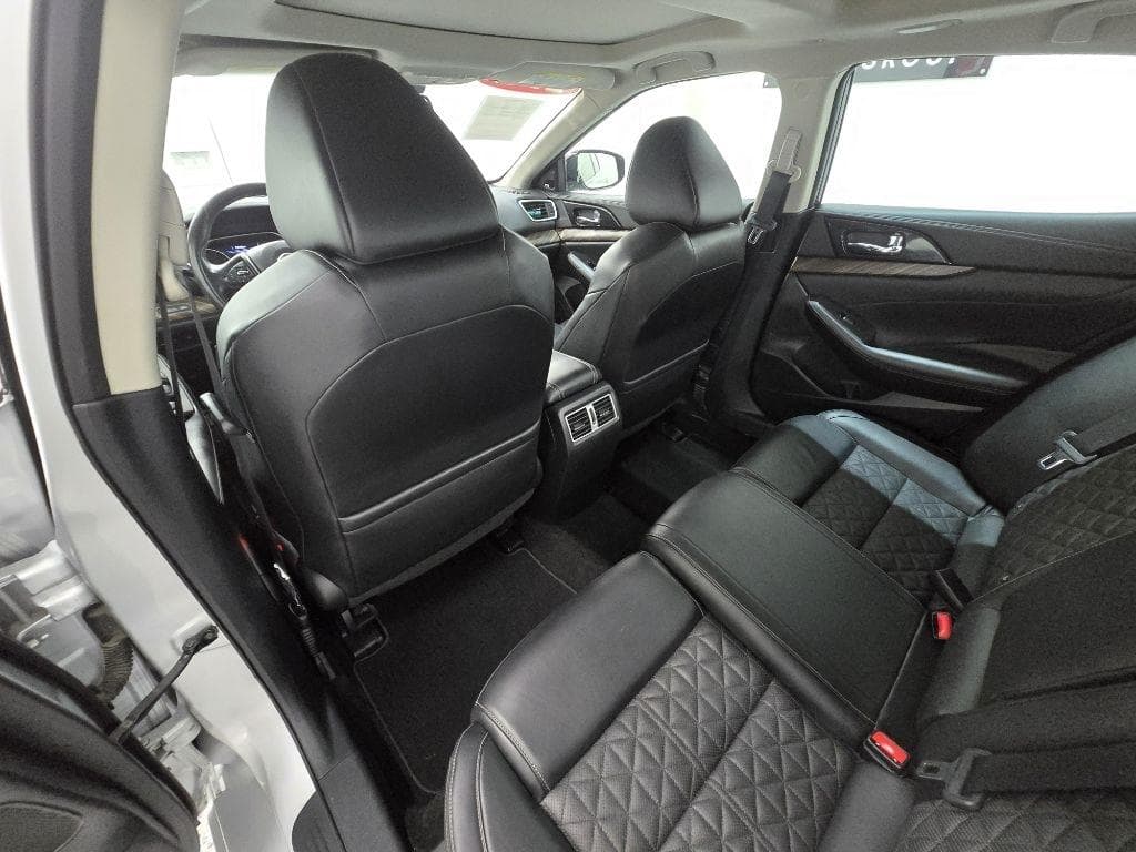 2017 NISSAN Maxima - Image 12