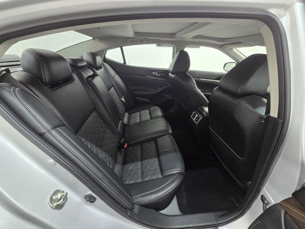 2017 NISSAN Maxima - Image 15