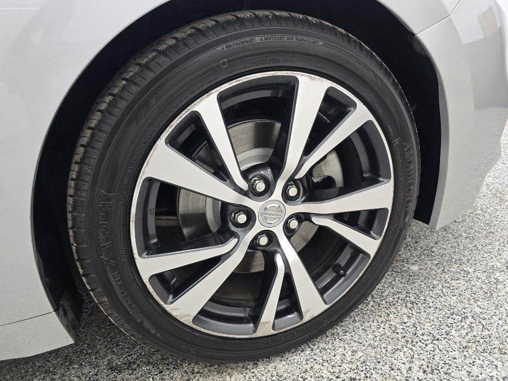 2017 NISSAN Maxima - Image 23