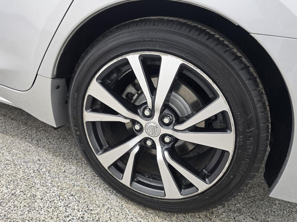 2017 NISSAN Maxima - Image 24