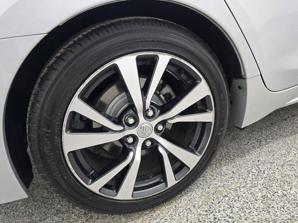 2017 NISSAN Maxima - Image 25
