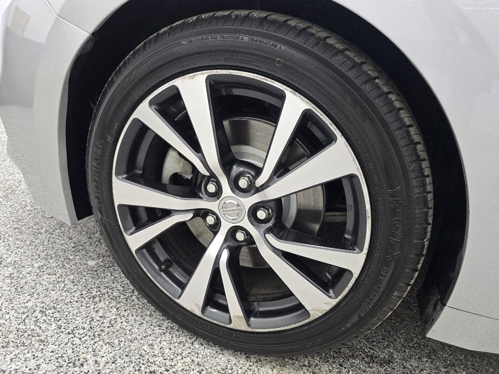 2017 NISSAN Maxima - Image 26