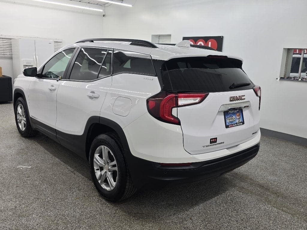 2023 GMC Terrain - Image 2