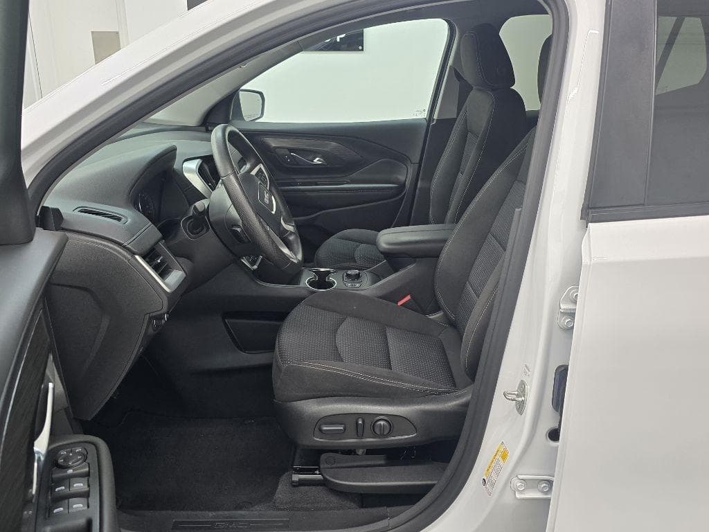 2023 GMC Terrain - Image 8