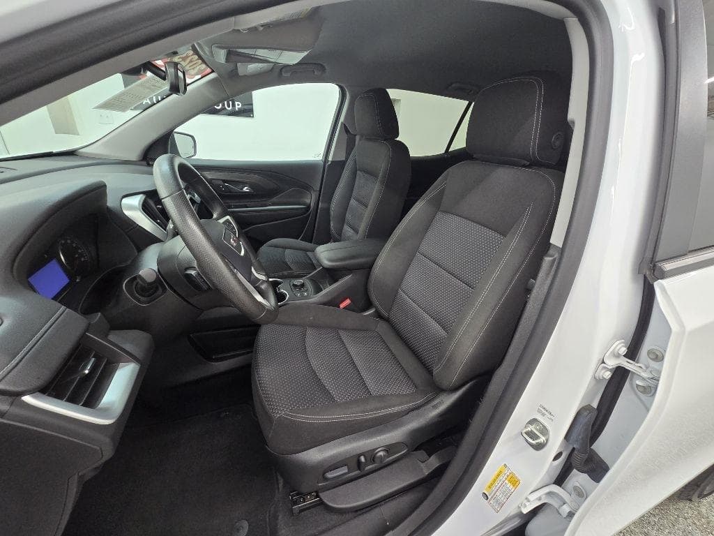 2023 GMC Terrain - Image 9