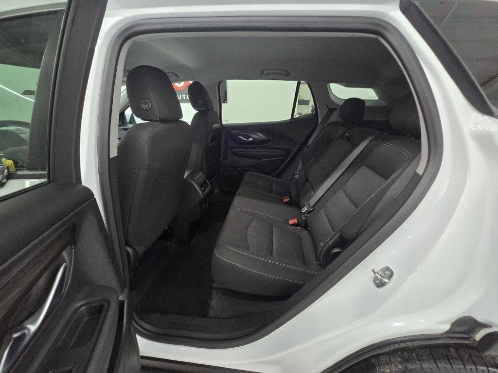2023 GMC Terrain - Image 10