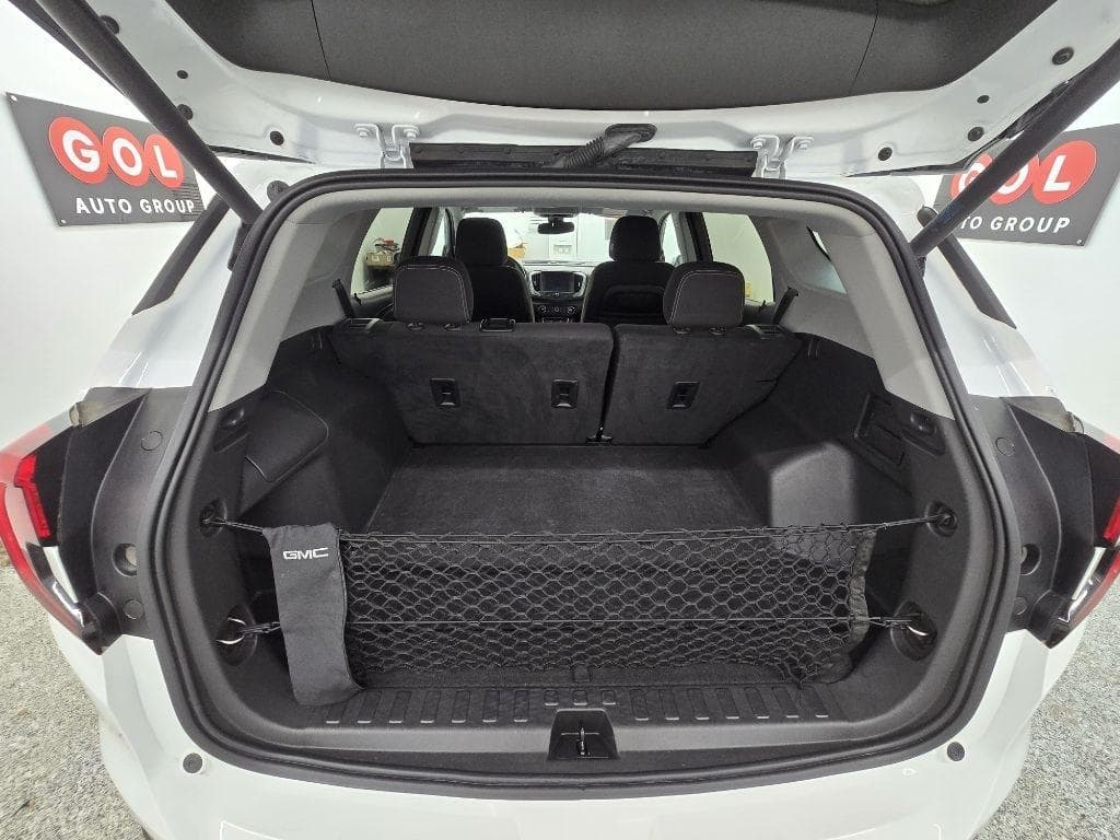 2023 GMC Terrain - Image 11