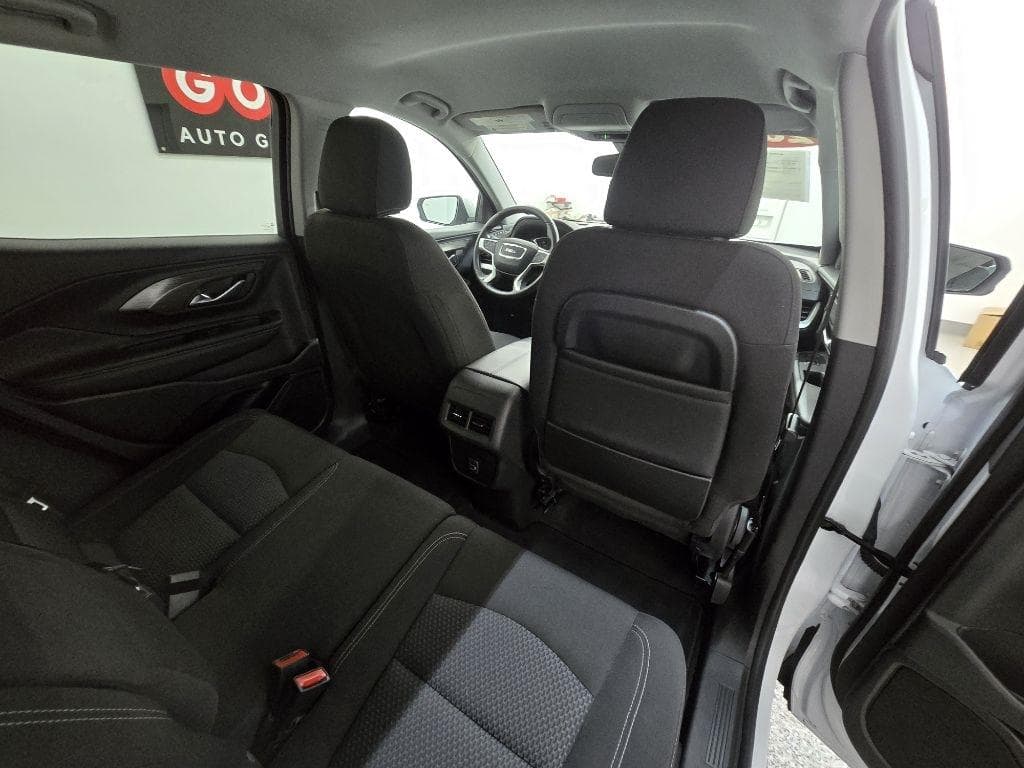 2023 GMC Terrain - Image 15