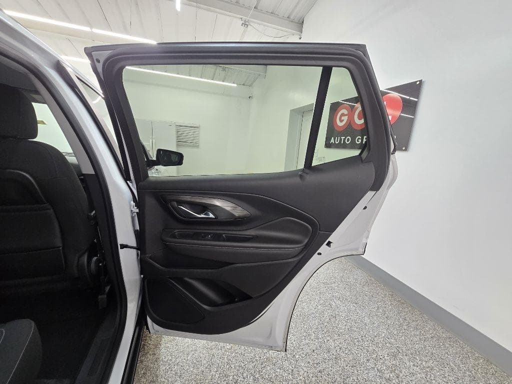 2023 GMC Terrain - Image 24