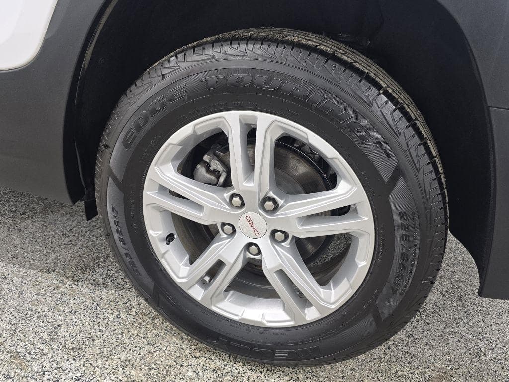 2023 GMC Terrain - Image 27