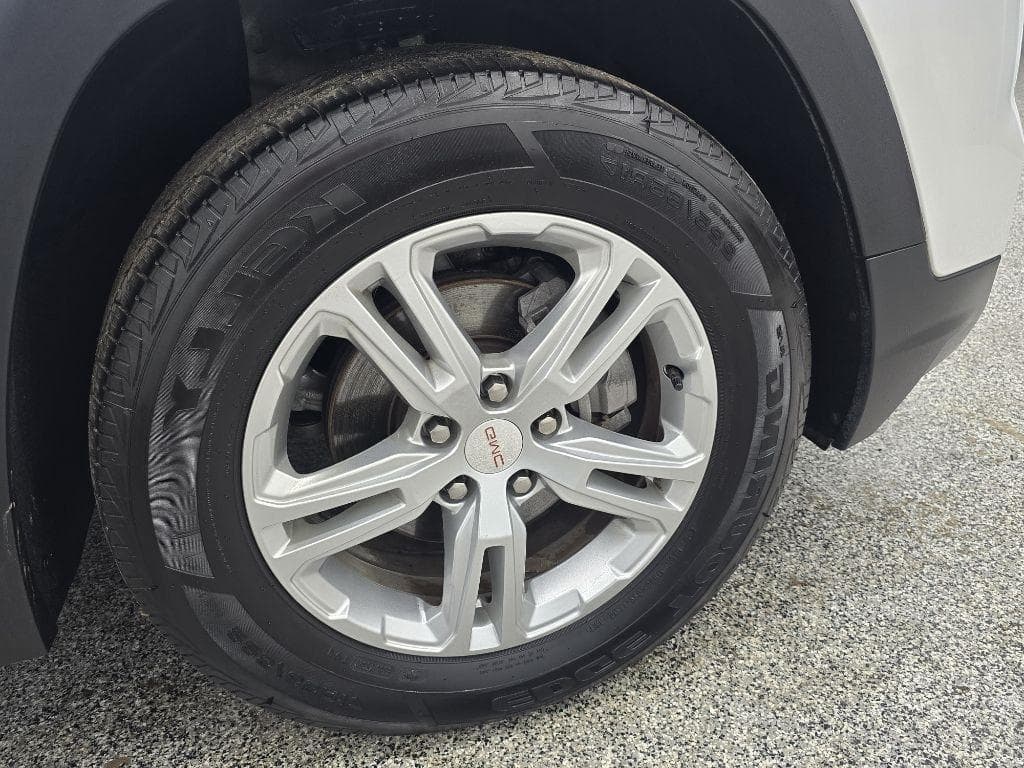 2023 GMC Terrain - Image 29