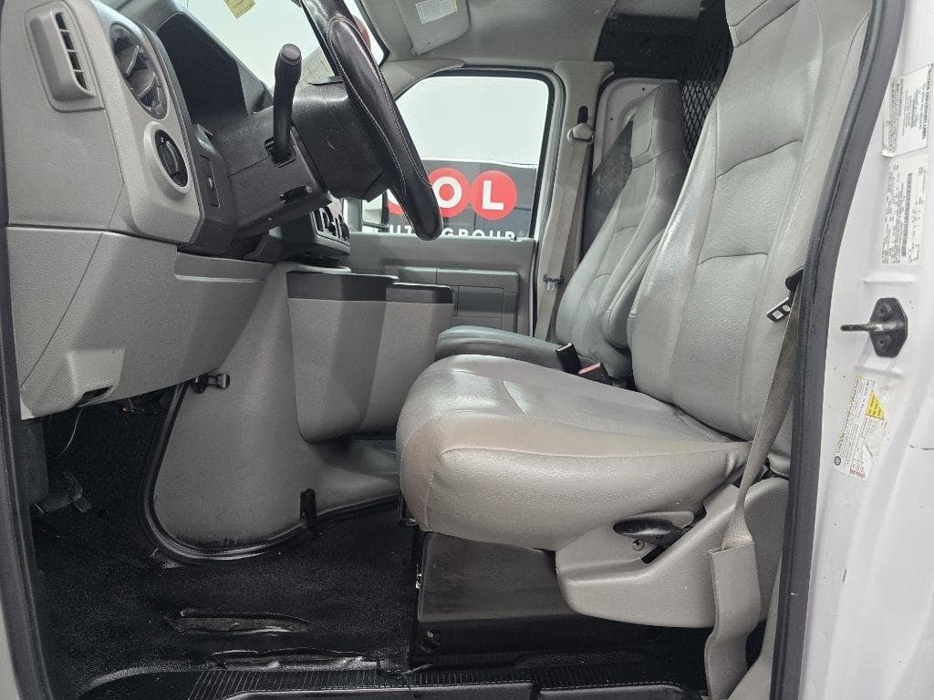 2013 FORD Econoline - Image 7