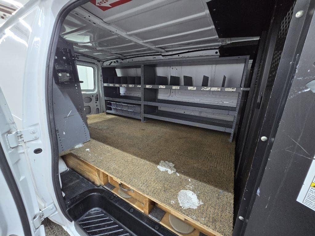 2013 FORD Econoline - Image 14