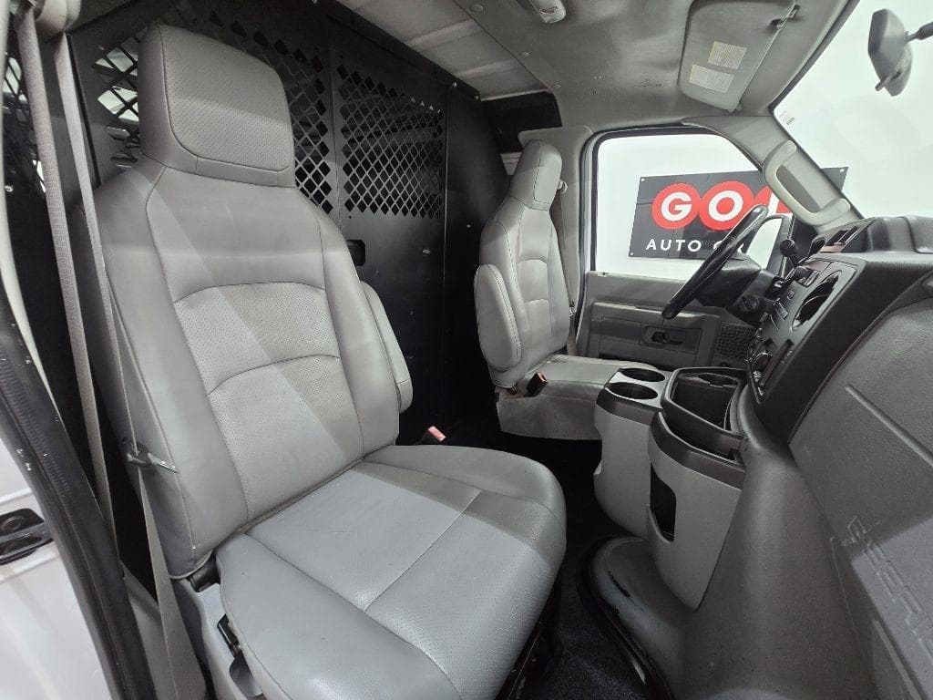 2013 FORD Econoline - Image 17