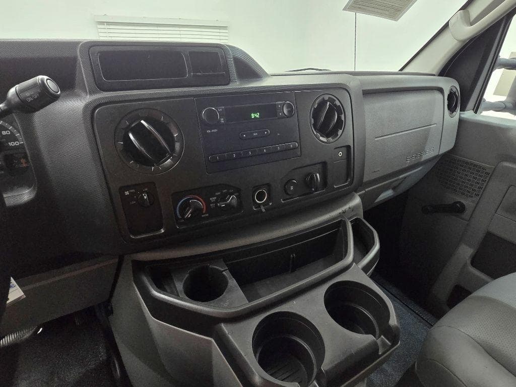 2013 FORD Econoline - Image 21