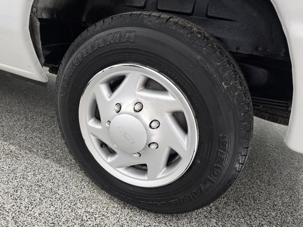 2013 FORD Econoline - Image 24