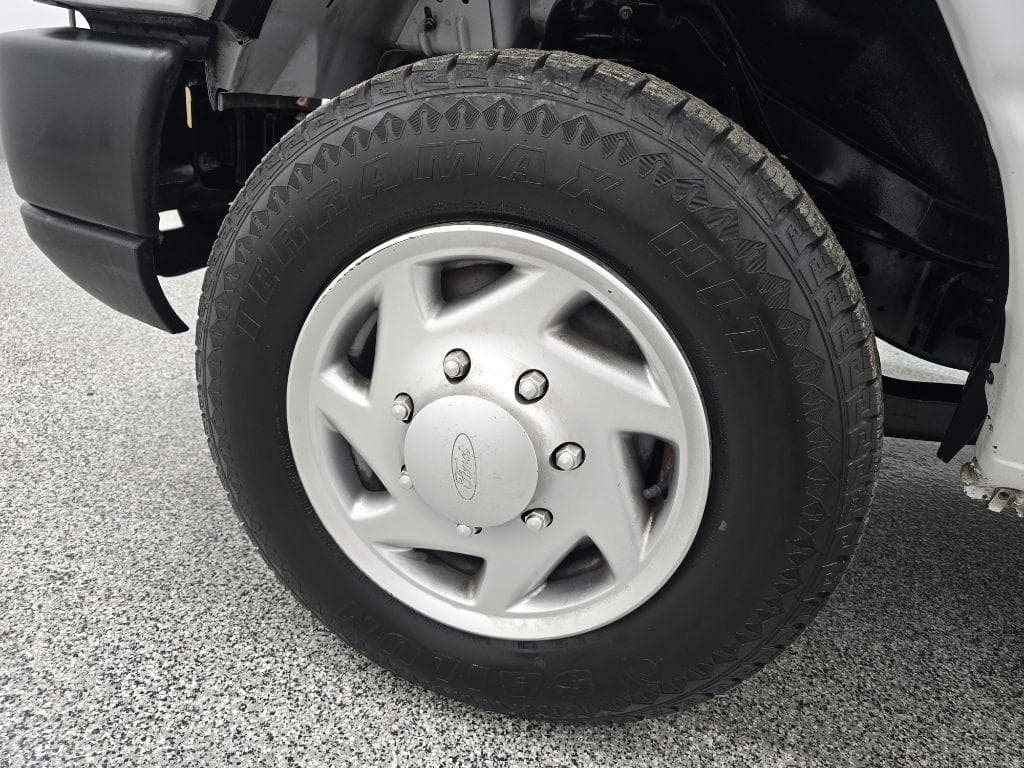 2013 FORD Econoline - Image 25