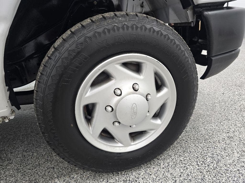 2013 FORD Econoline - Image 27