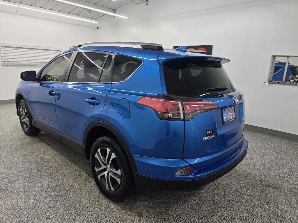2018 TOYOTA RAV4 - Image 4