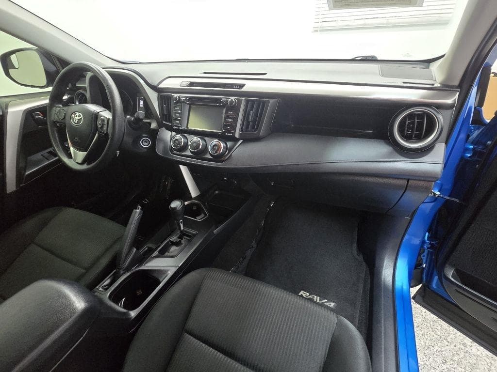 2018 TOYOTA RAV4 - Image 17