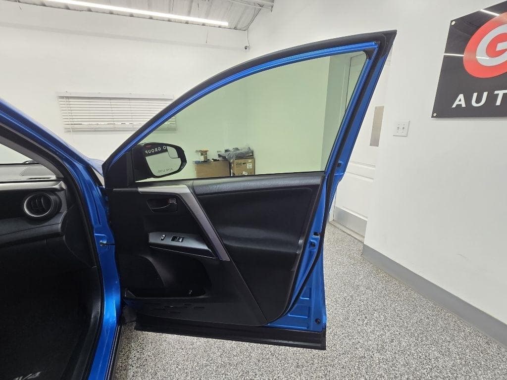 2018 TOYOTA RAV4 - Image 26