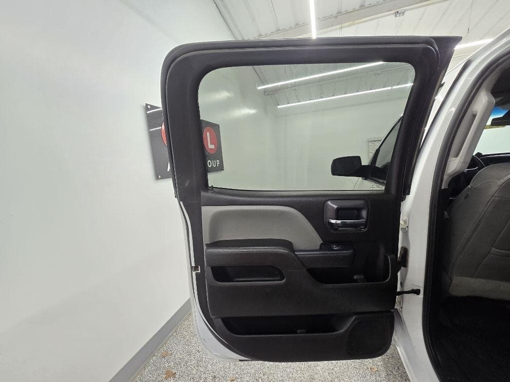 2018 CHEVROLET Silverado - Image 23