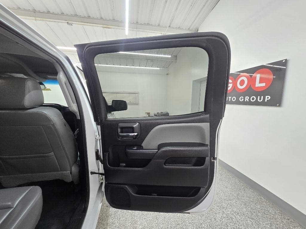 2018 CHEVROLET Silverado - Image 24