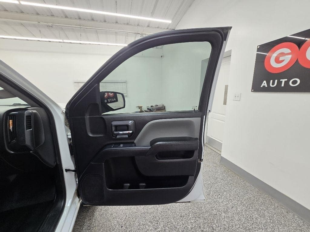 2018 CHEVROLET Silverado - Image 25