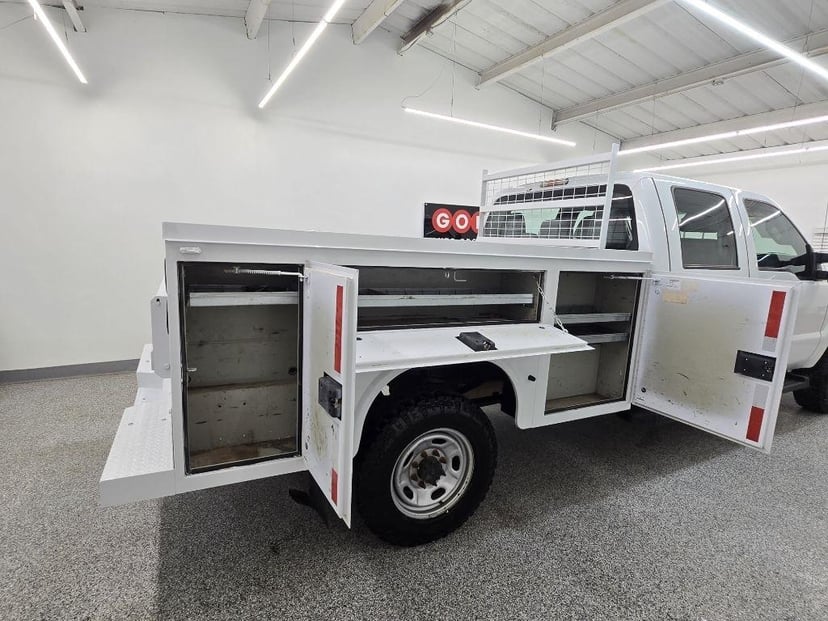 2011 FORD F-350 - Image 8