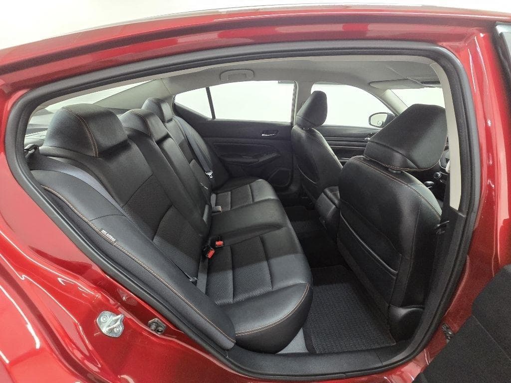 2019 NISSAN Altima - Image 18